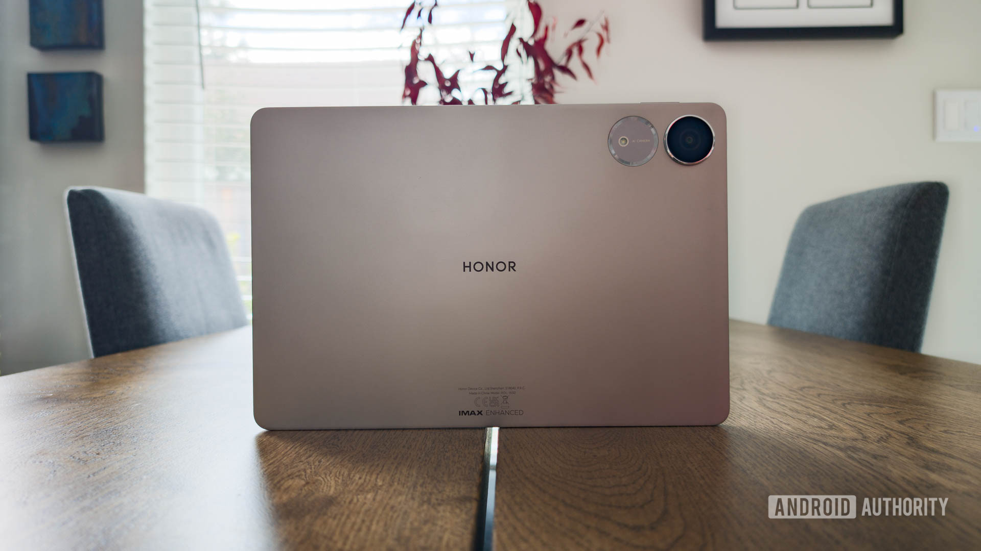 Honor Pad V9 Standing upright on table