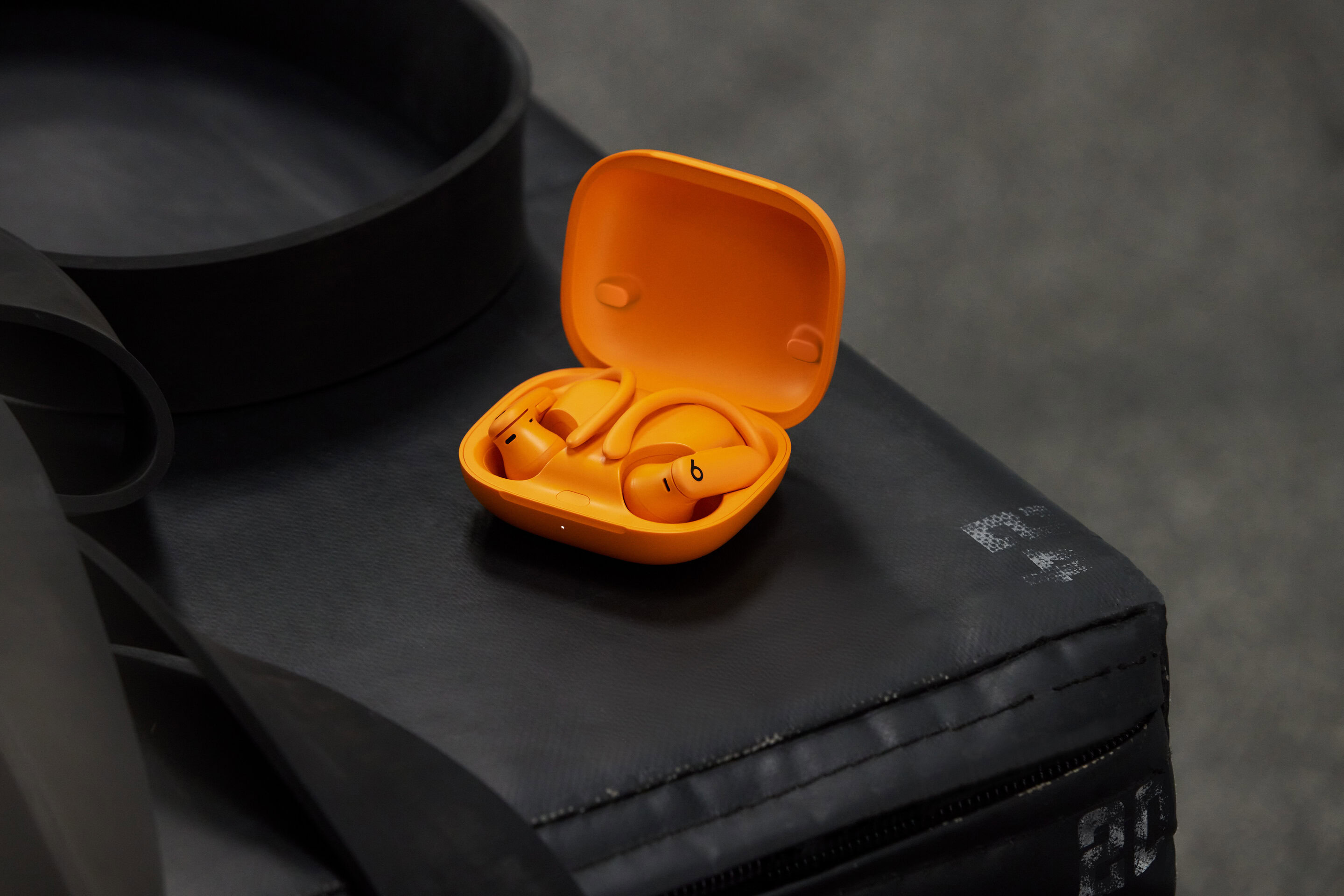 PowerBeats Pro 2 Electric Orange 2