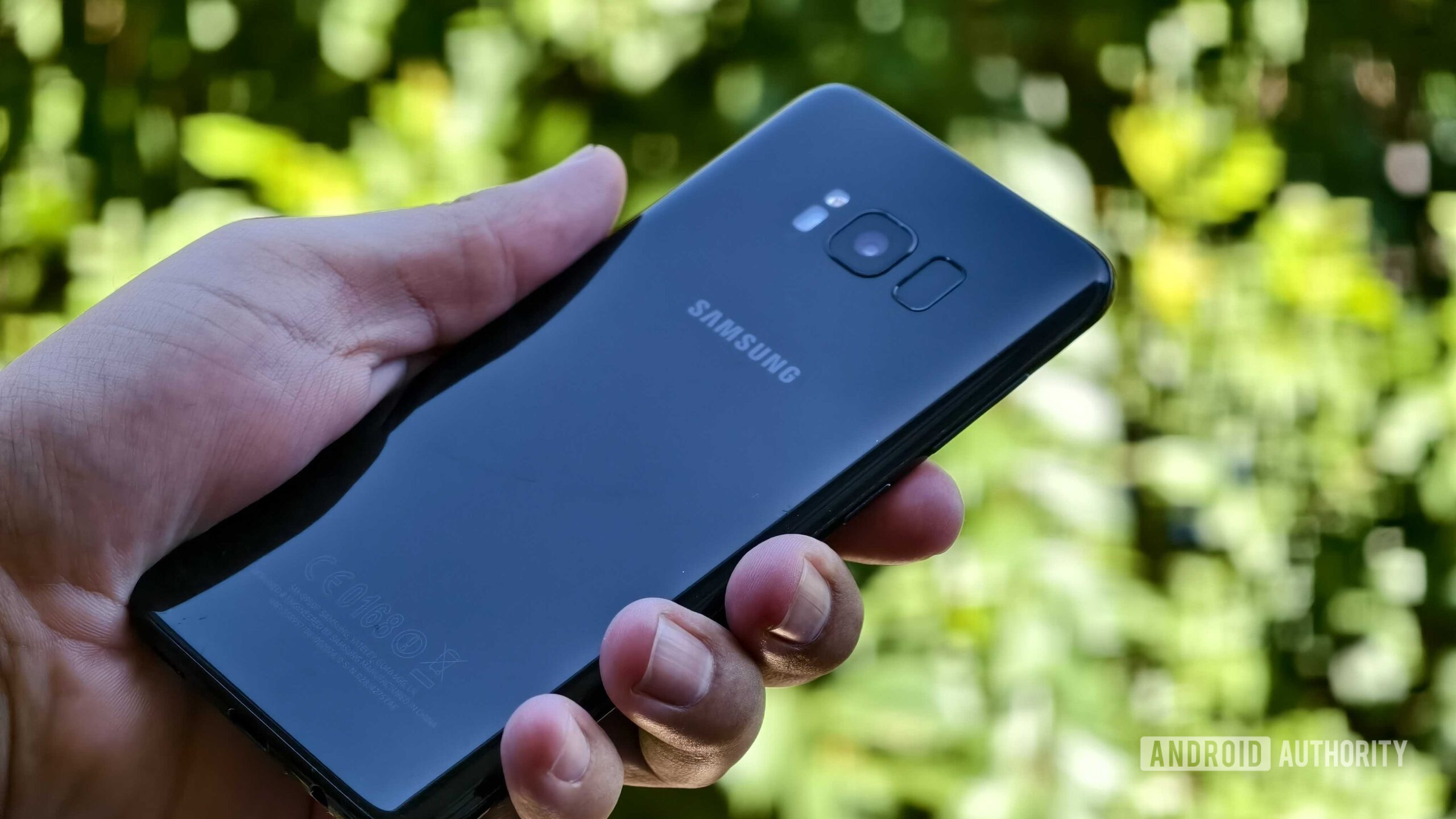 Apakah ponsel Anda akan bertahan untuk melihat 7 tahun pembaruan? Saya menggunakan Galaxy S8 untuk mencari tahu