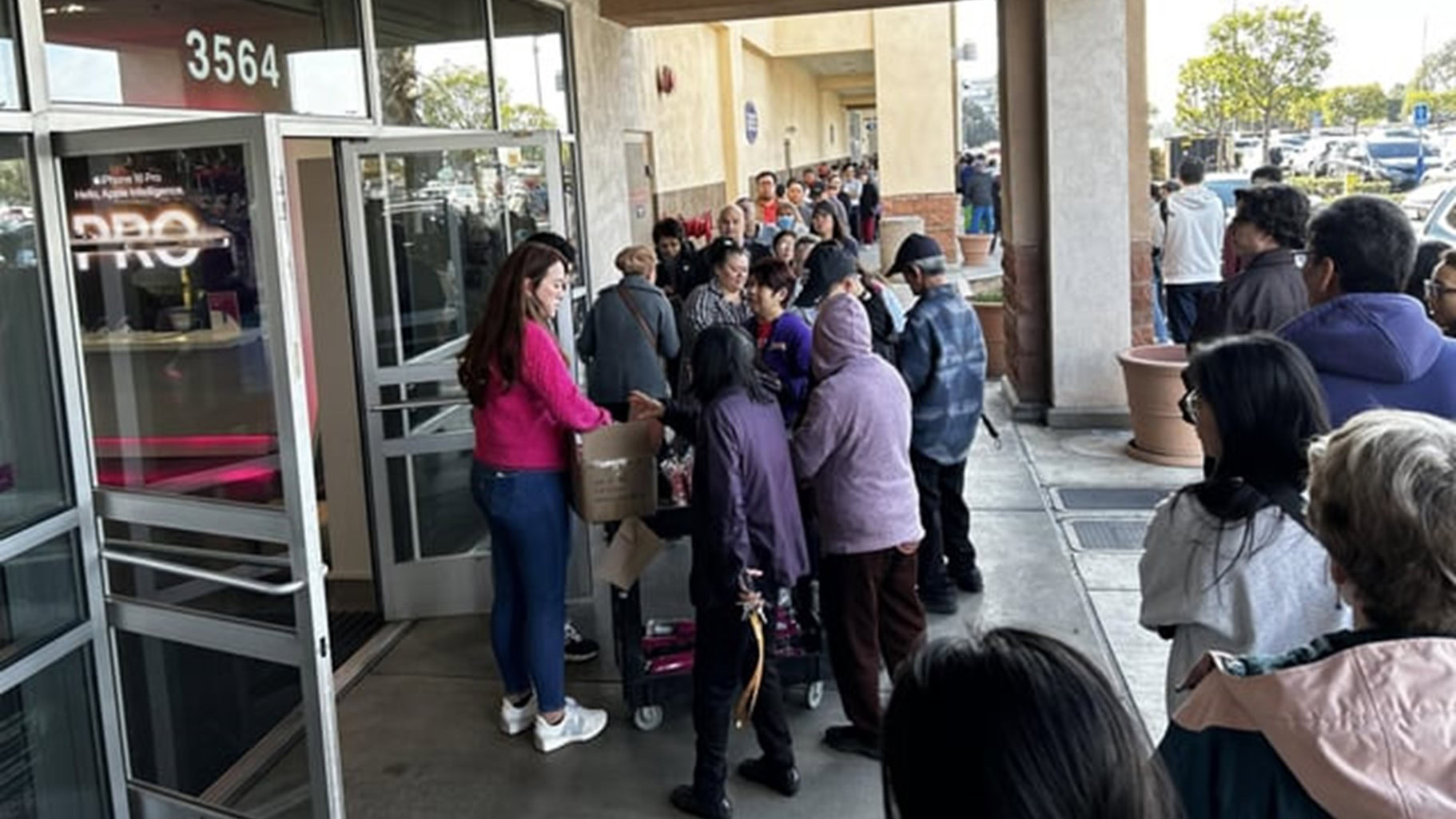 T Mobile Free Gift Umbrella Queue