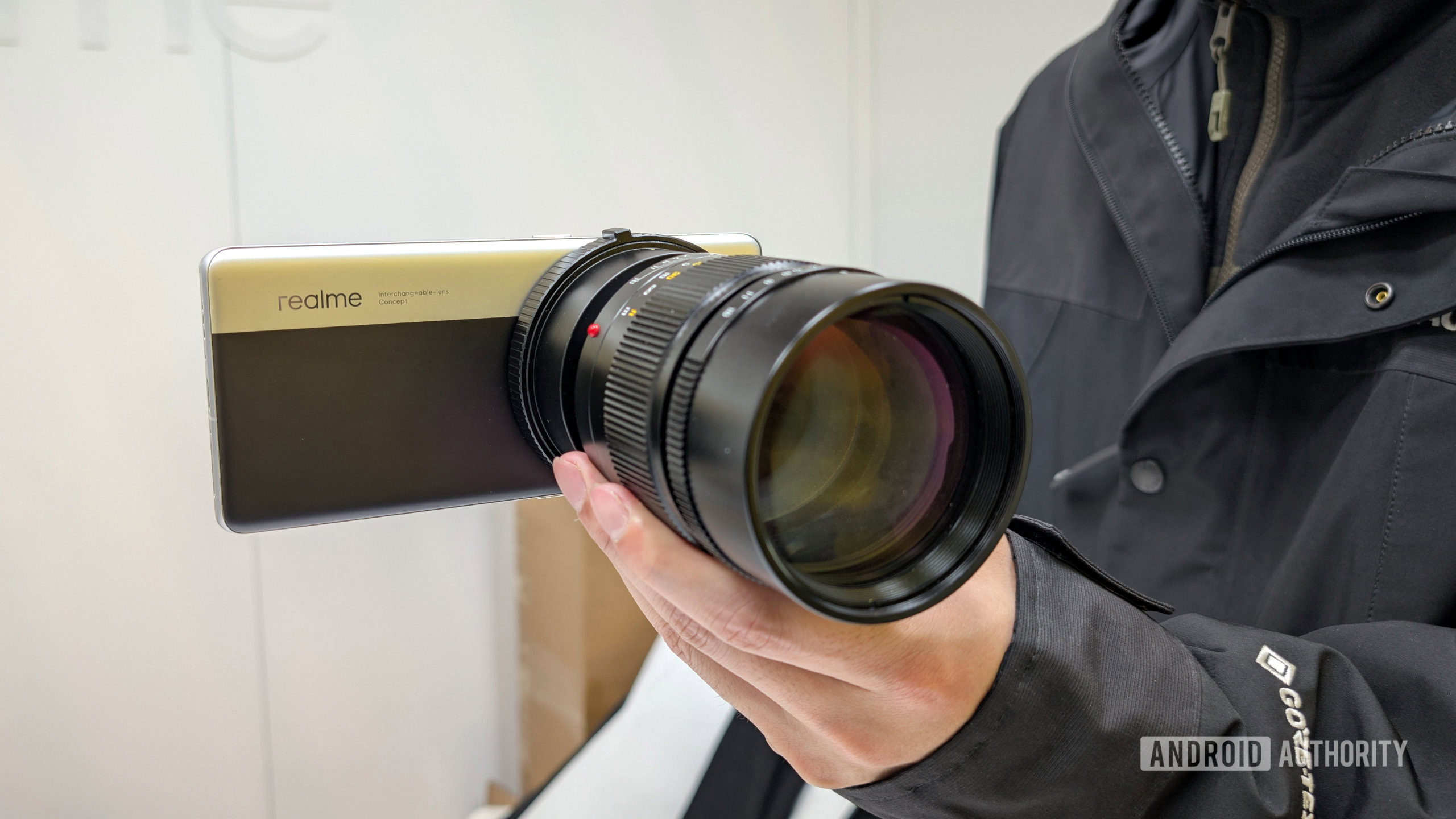 This concept phone supports full-sized DSLR camera lenses, and we tried it out