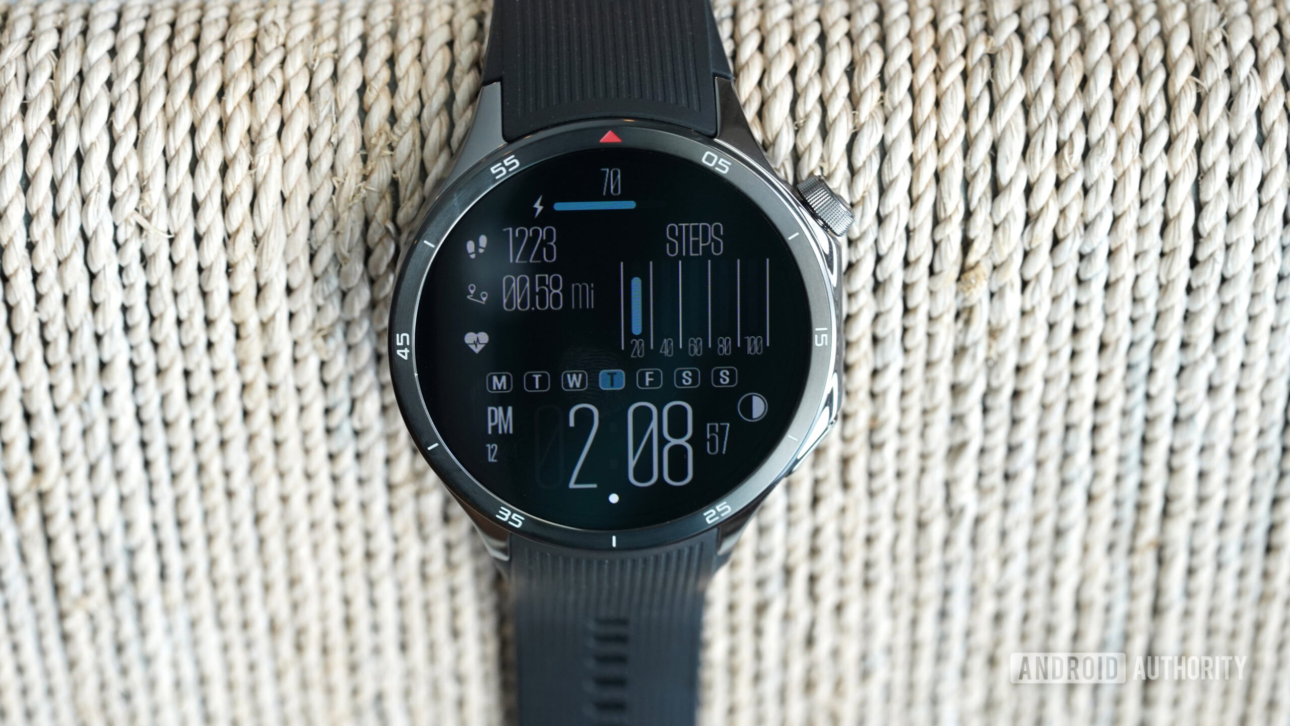  A OnePlus Watch 3 displays the SG 112 Dark Wear OS watch face.