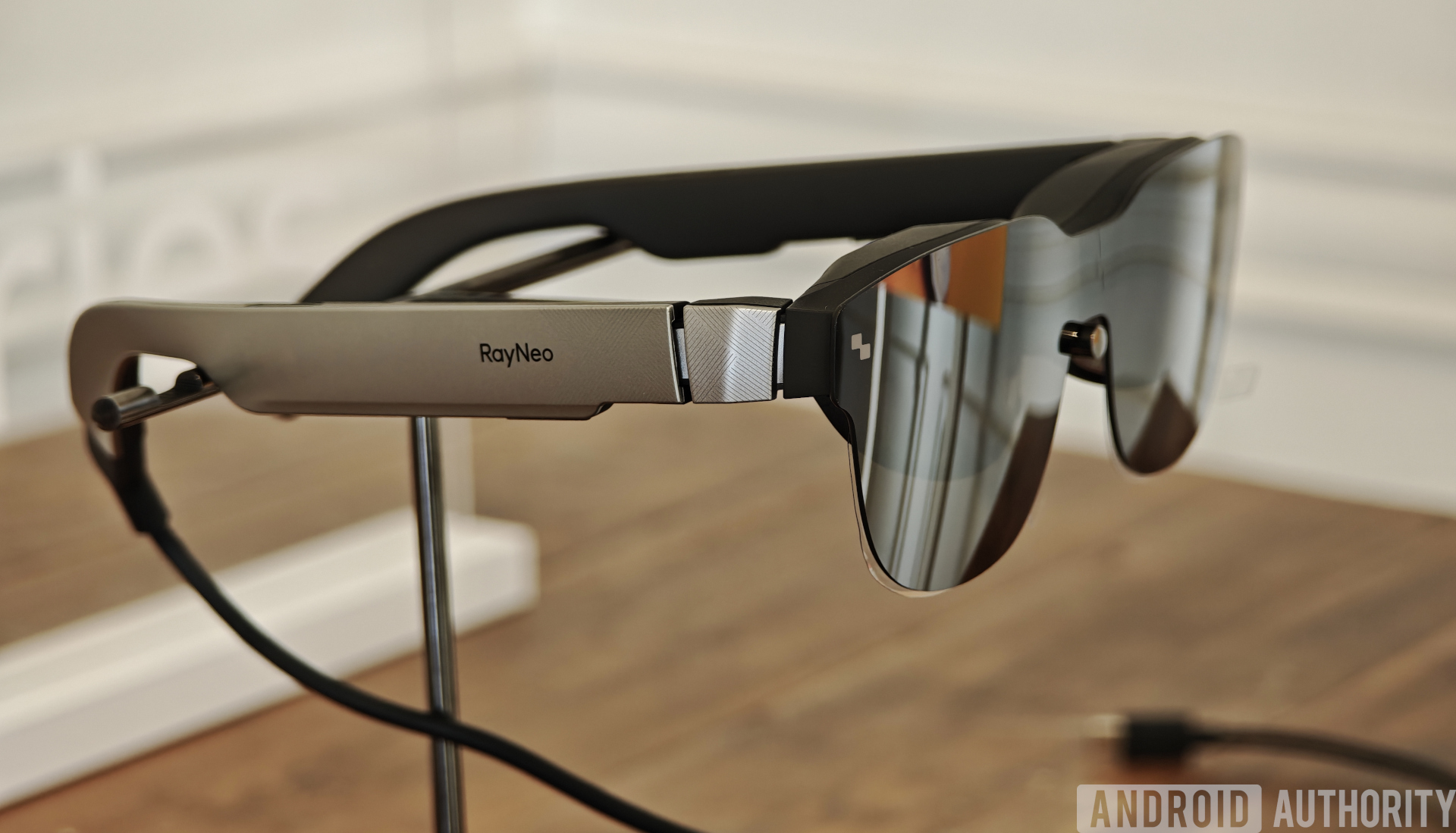 These new RayNeo glasses make wearing a private HD display both comfortable and practical