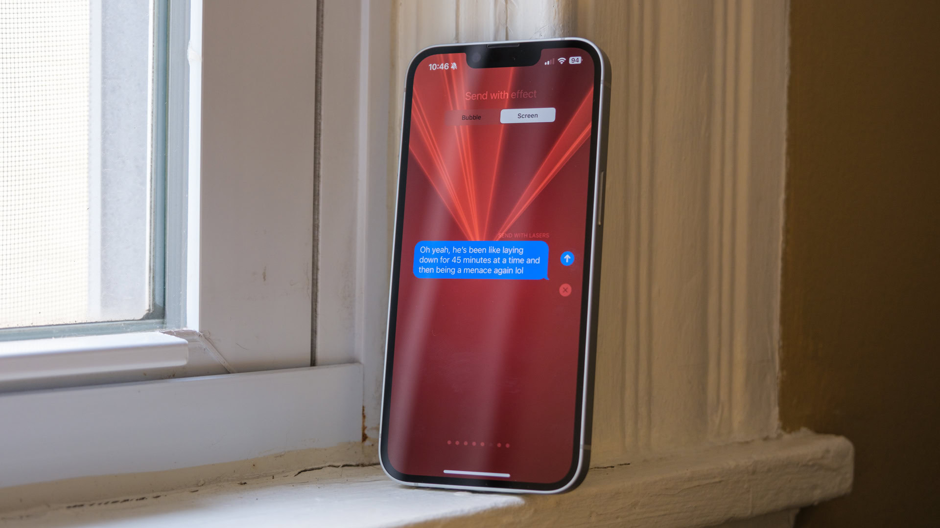 Efek laser iPhone 16e iMessage